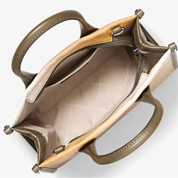 MICHAEL KORS
Mirella Small Ombré Signature Logo Crossbody Bag Olive Combo color - Picture 12 of 16